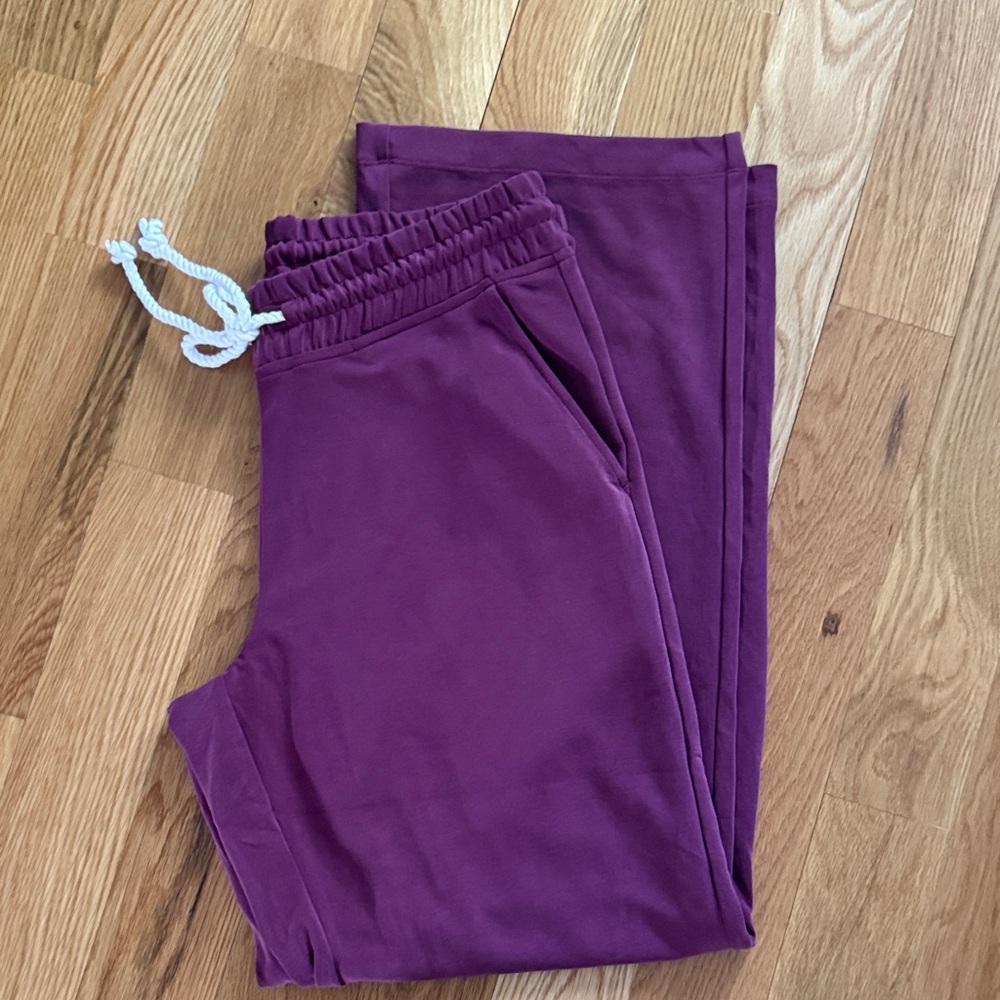 Athleta NWOT Women's Drawstring Plum Lounge Pants.  Women’s size Medium.